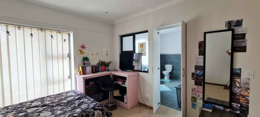 6 Bedroom Property for Sale in Greenways Golf Estate Western Cape